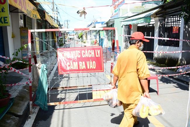 Continuing to support people in need in the Covid-19 pandemic of Hoang Phap Pagoda (series 7)
